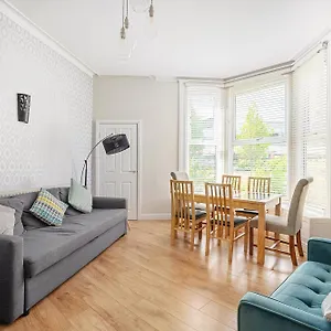 - Strawberry One - Private Parking Apartment Harrogate