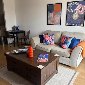 Hansen House 2 With Private Parking Apartment Cardiff